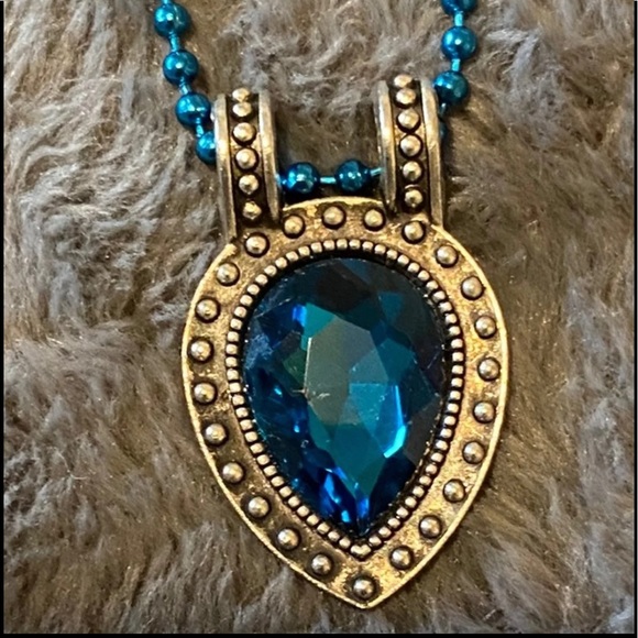 CHLOE + ISABEL Beautiful Blue Rhinestone Pendant necklace. B2-27 - Picture 3 of 3